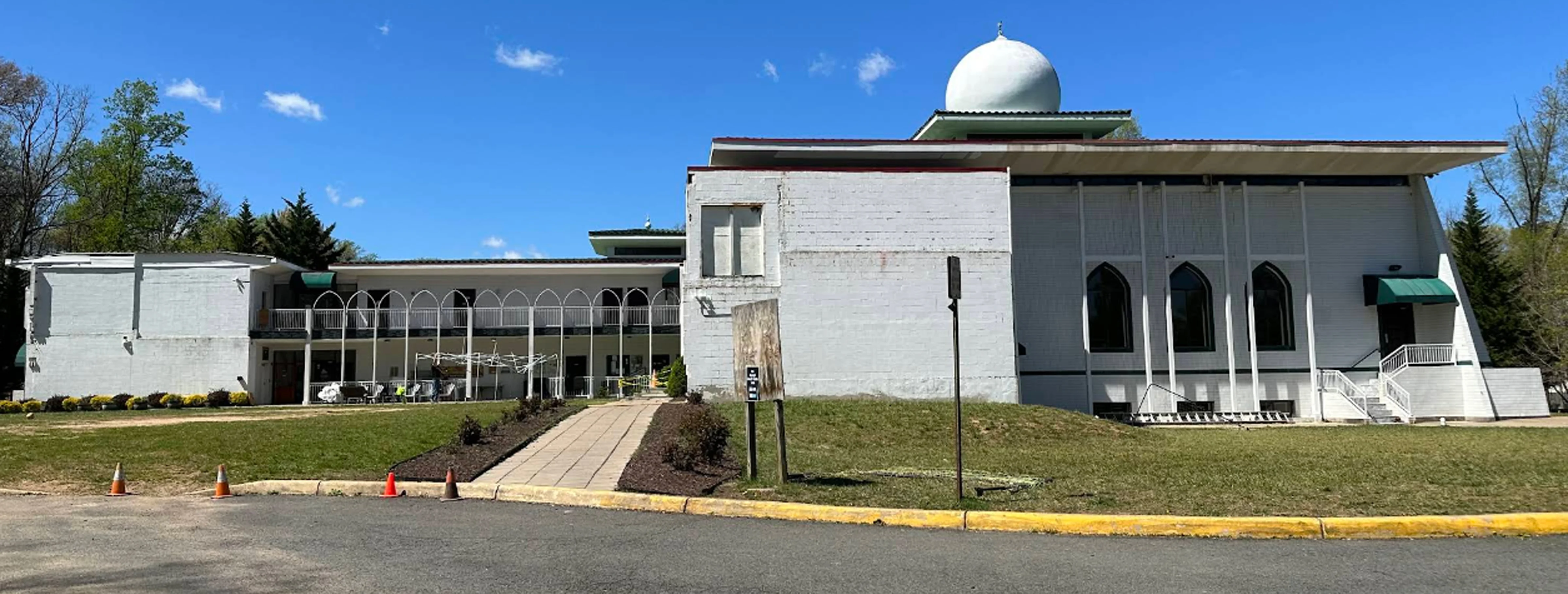 Exterior view of Islamic Center Northern Virginia Trust Fairfax building